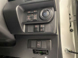 両側パワースライドドア付きだから、狭い駐車スペースなどでの乗り降りもラクラク♪小さなお子さまのいるご家庭には嬉しい装備。
