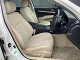 長時間の運転でも疲れにくいシートです。