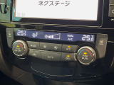 【左右独立型フルオートエアコン】運転席と助手席でそれぞれお好みの温度に設定可能。同乗者にも配慮した、快適な空調をお届け致します。
