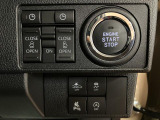 リヤのスライドドアを電動で開閉することが可能になっています☆運転席からもリモコンキーからもドアのハンドルからも開閉が可能です☆