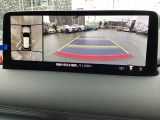 狭い場所での駐車やすれ違いなどでより的確な運転操作に役立つ360&deg;ビューモニターが装備されています。