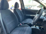 運転席・助手席は、ゆったりと座れるサイズで、長時間の運転でも快適です。