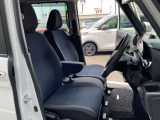 運転席・助手席は、ゆったりと座れるサイズで、長時間の運転でも快適です。