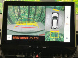【パノラミックビューモニター】専用のカメラにより、上から見下ろしたような視点で360度クルマの周囲を確認することができます☆死角部分も確認しやすく、狭い場所での切り返しや駐車もスムーズに行えます。