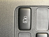 【パワースライドドア】スマートキーや運転席のスイッチでスライドドアの開閉が可能♪電動だから力を入れてドアを開ける必要が無く、小さいお子様でも、重い荷物を持っている時もラクに開け閉めできます♪