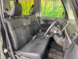 運転席シート廻りは使用感も少なく、良好な状態となっています。前オーナー様が丁寧に使っていたことがよくわかりますね。
