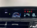 メーターが運転席から見やすいインパネ中央部に配置してるので走行中の視線移動が少なく快適です。