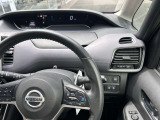 プロパイロット(同一車線運転支援)アクセル・ブレーキ・ステアリング操作をクルマがサポート。高速道路などで、ドライバーの負担を軽減します。