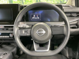 インテリアに合わせたデザインのステアリングは、運転される方のことも考え、運転しやすい形状、大きさです。是非一度、実際に触ってお確かめください。