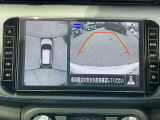 アラウンドビューモニターは、まるで上空から見たような映像で駐車をサポート!苦手な駐車も心強いですね!