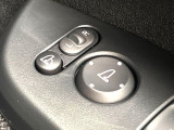 【電動格納ミラー】サイドミラーは電動格納式となっており、狭い駐車場でもキズがつくリスクを抑えられます。