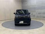 お車購入のポイントとなるフロントマスクです。軽自動車でも迫力あるデザインですね☆☆