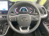 インテリアに合わせたデザインのステアリングは、運転される方のことも考え、運転しやすい形状、大きさです。是非一度、実際に触ってお確かめください。