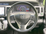 【純正革巻きステアリング】上質な革を使用することで、手にしっかり馴染みとても運転しやすいハンドルです♪