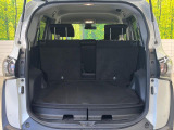 積み下ろしのしやすいデッキにはたっぷりと荷物を積み込んでいただけます。遊びから仕事まで、様々なシーンで頼れます♪