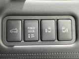 【両側パワースライドドア】スマートキーや運転席のスイッチで後席両側スライドドアの開閉が可能♪電動だから力を入れてドアを開ける必要が無く、小さなお子様でも簡単に開け閉めでき快適です♪