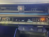 【シートヒーター&ベンチレーション】夏場は涼しい風でお尻や背中の熱やムレを防ぎ、冬はエアコンよりも早く温まってポカポカに!季節を問わず快適に過ごせます。
