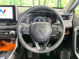【ステアリングスイッチ】運転中、前方から目線をそらすことなく、オーディオ等の操作が可能な便利機能!安心&快適なドライブを演出してくれます♪