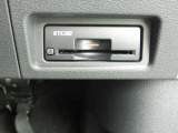ここに ETC付いております。高速道路の料金所もスイスイ♪ ETCカードの申し込みは日産カードがおすすめ!!!「安心」「おトク」「便利」で皆さまのカーライフをサポートする特典満載のカードです。