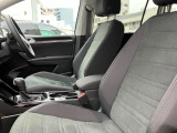 (運転席助手席)安全装備をオプションで追加するのは日本的発想。フォルクスワーゲン車はサイドエアバッグを全車標準で装備しております。