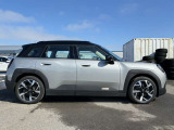 ご納車前には、MINIを熟知したメカニックによる100項目の点検・整備を行います。不具合箇所、交換時期に達している部品に関しましては、全て当社負担で交換してからのご納車となります。