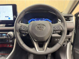 ステアリングスイッチ搭載!手を離さずに手元のスイッチでさまざまな操作が可能。運転中、視線をそらさなくても操作ができて安全です!