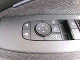 ドアミラーの鏡面の調節、格納は運転席からすべて操作できます!