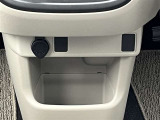 アクセサリーソケット、センターロアボックス。