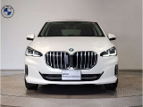 ☆BMWの代名詞とも言える【キドニーグリル】一目見ただけでBMW車であると認識できる確固たるアイコンとして存在感を放ちます☆