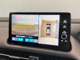 【バックカメラ】リバースにするだけで映ります、後方の安全確認や、狭い駐車場での車庫入れ、雨の日や夜間など視界の悪い時に便利です!安全にバックする為には欠かせない装備です。