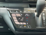 オートエアコン!おおきなアイコンでタッチしやすいパネルです。空調管理はクルマ任せで、運転を楽しみましょ♪