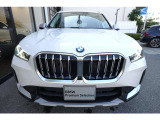BMWの代名詞の【キドニーグリル】グリルが腎臓のように見えるので【キドニー】と呼ばれるようになりました。一目見ただけでBMWであると認識できる確固たるアイコンとして存在感を放ちます。