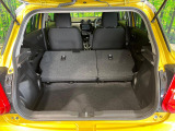 普段のお買い物や通勤、送迎等に十分な荷室スペースを確保しております。セカンドシートを倒すと、大きな荷物の積載も可能です♪