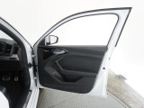 ドアを開けると上質で上品な室内空間が広がり細部までこだわったAudiデザイン性と、物づくりのこだわりを感じて頂けます。詳しくは0078-6002-900146中古車スタッフまで