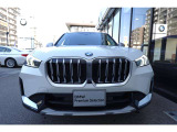 BMWの代名詞の【キドニーグリル】グリルが腎臓のように見えるので【キドニー】と呼ばれるようになりました。一目見ただけでBMWであると認識できる確固たるアイコンとして存在感を放ちます。