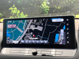 【メーカー純正12ナビインチナビ】インテリアに溶け込むスタイリッシュな「専用設計」メーカーナビを装備♪視認性や操作性など基本性能にも優れ、より上質なカーライフをお楽しみいただけます。
