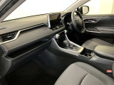 前方の見通しが良いすっきりした視界、誰でも扱いやすく運転できます。疲れにくく安心ドライブを更に快適なものにします!