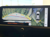 【パノラミックビューモニター】専用のカメラにより、上から見下ろしたような視点で360度クルマの周囲を確認することができます☆死角部分も確認しやすく、狭い場所での切り返しや駐車もスムーズに行えます。