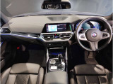 ☆センターパネルを運転席側に僅かに傾けたBMW独特のインパネ☆【駆け抜ける歓び】はここからもスタートしております☆