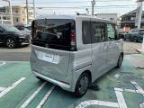 衝突被害軽減ブレーキや前後踏み間違い防止アシストなど安全装備も充実しています。