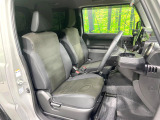 運転席まわりには十分なスペースがあり、大柄な方でもゆったり運転していただける環境です。