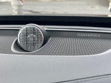 【Bowers & Wilkins】ボルボの上級プレミアムオーディオ。車内空間という特殊な環境に100年以上の伝統を持つイェーテボリ交響楽団の音響を再現した「コンサートモード」を搭載。