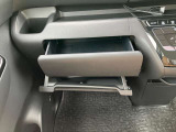 収納スペースもしっかりとあるので、車内を綺麗に保つことができます!