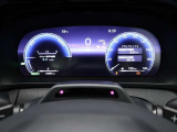 とっても見やすいメーターです。夜間時はラグジュアリーな気分にさせてくれる照明が魅力ですので、夜のドライブも楽しみになりますよ♪
