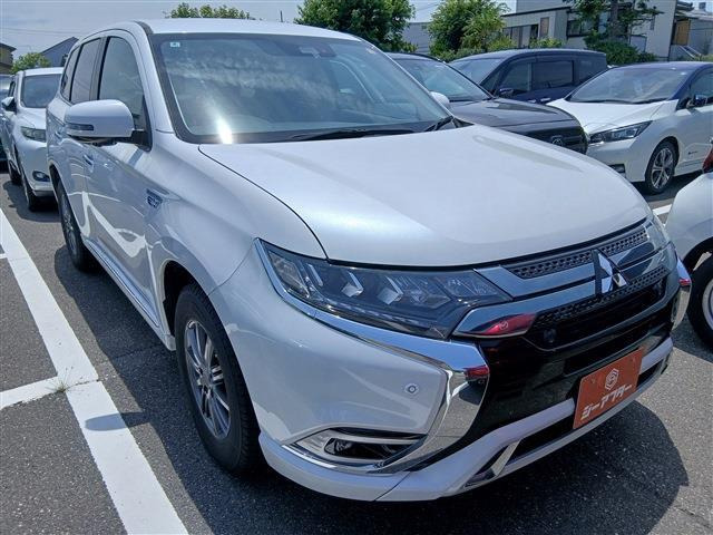 アウトランダーPHEV 2.4 G プラスパッケージ 4WD 禁煙車 純正8インチナビ 全周囲カメラ