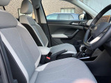 (運転席助手席)安全装備をオプションで追加するのは日本的発想。フォルクスワーゲン車はサイドエアバッグを全車標準で装備しております。