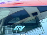 【スマートアシスト】走行中に前方の車両等を認識し、衝突しそうな時は警報とブレーキで衝突回避と被害軽減をアシスト。より安全にドライブをお楽しみいただけます。