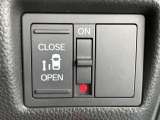 【パワースライドドア】スマートキーや運転席のスイッチでスライドドアの開閉が可能♪電動だから力を入れてドアを開ける必要が無く、小さいお子様でも、重い荷物を持っている時もラクに開け閉めできます♪