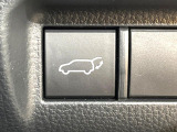 【パワーバックドア】スマートキーや運転席のボタンを押すだけでリアゲートが自動で開閉します!荷物を持っている時や、高い位置にあるバックドアを閉める際に便利な機能です♪