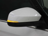 サイドターンランプ付きドアミラー。車両のドレスアップと右左折時の被視認性を兼ね備えたお洒落なミラーです。